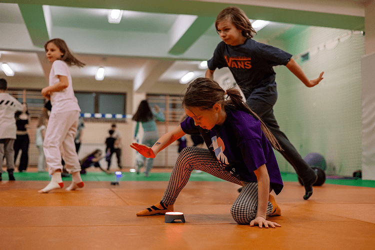 Dzieci na obozie narciarskim Move Camp